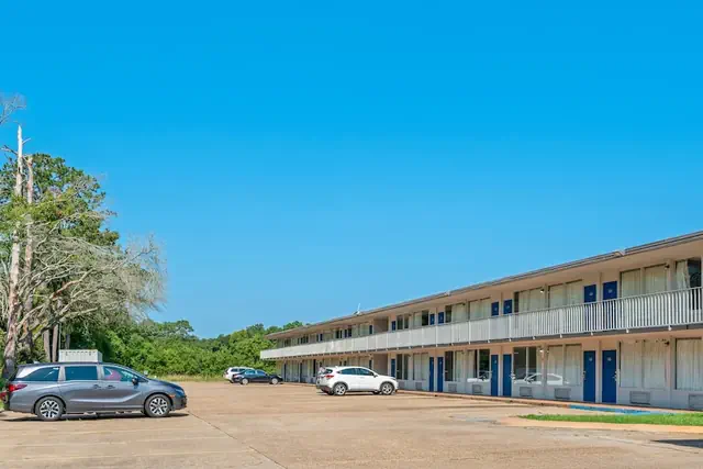 Photo 1 - Studio 6 Hammond, LA – I12 – I55