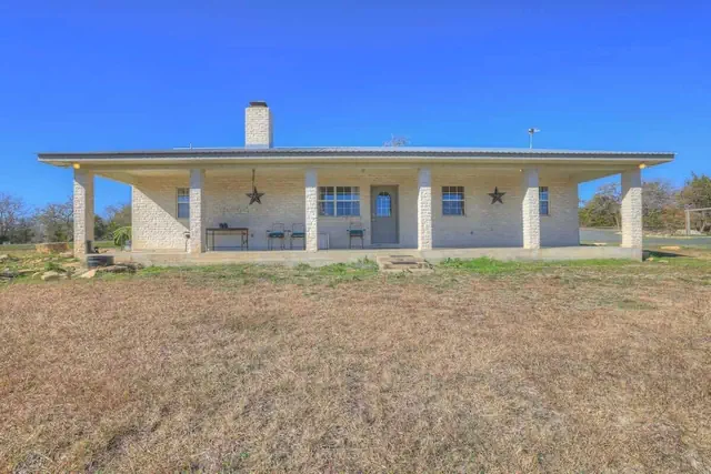 Photo 1 - Casa Blanca: Hot-tub, Fire Pit, Hill Country Views