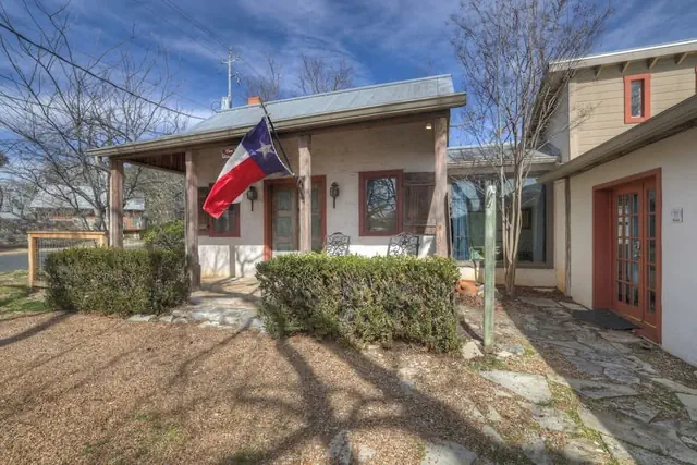 Photo 1 - Texas Two Step Guesthouse
