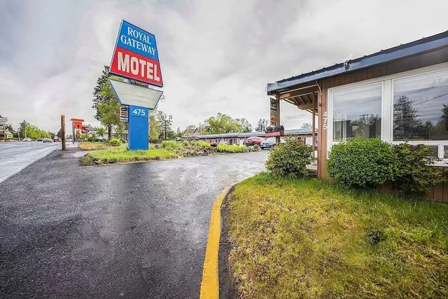 Photo 1 - Royal Gateway Motel