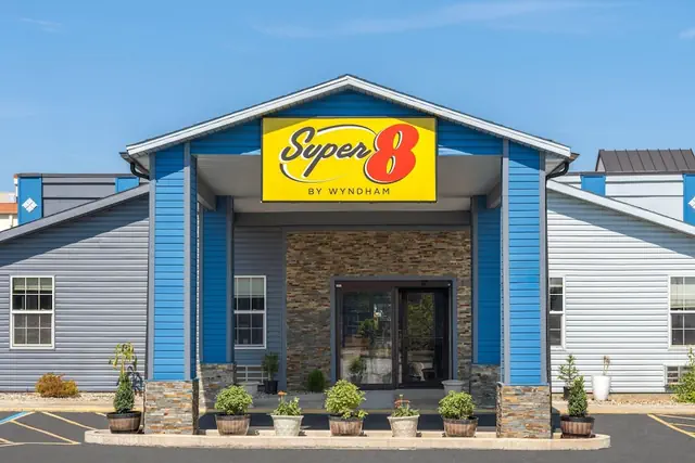 Photo 1 - Super 8 by Wyndham Fort Wayne
