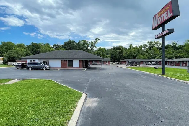 Photo 1 - Westerner Motel