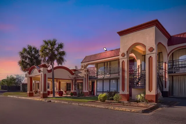 Photo 1 - HomeTowne Studios by Red Roof Montgomery - Midtown