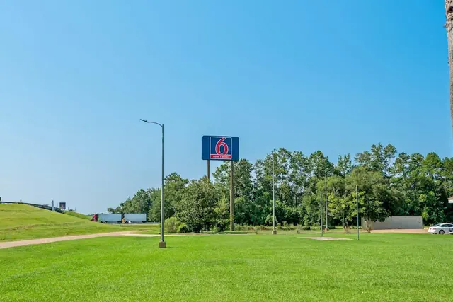 Photo 1 - Motel 6 Hammond, LA – I 12 – I 55