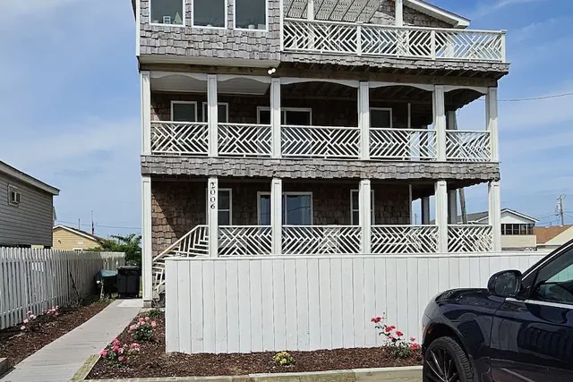 Photo 1 - Beach Road Bed and Breakfast