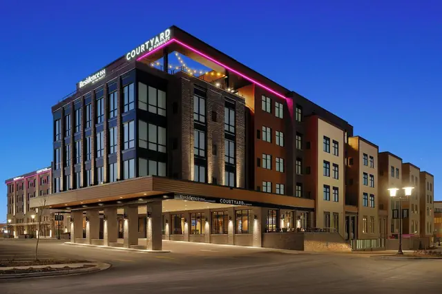 Photo 1 - Courtyard by Marriott Milwaukee Brookfield at Poplar Creek