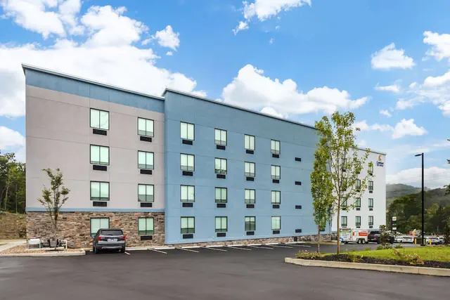Photo 1 - Comfort Inn & Suites Nashville