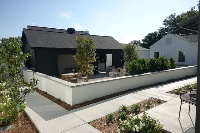 Photo 1 - Whitetail Court Hotel