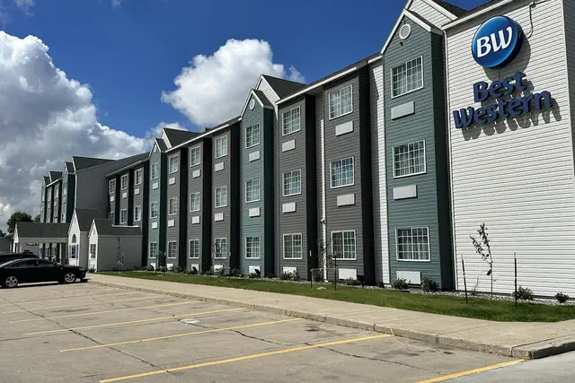 Photo 1 - Best Western Red River Lodge Fargo ND