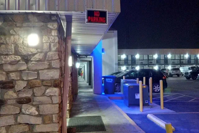 Photo 1 - Hotel 465 by Regency Inn & Suites
