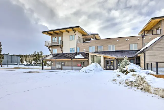 Photo 1 - Aprez Retreat 3 Bedroom Condo by RedAwning