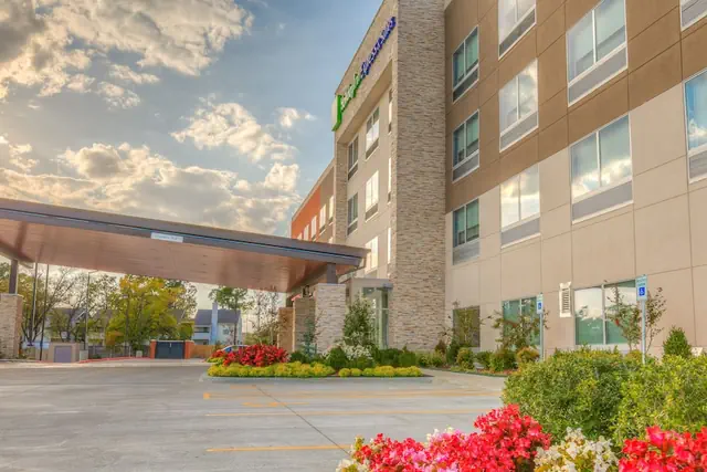 Photo 1 - Holiday Inn Express & Suites Tulsa Midtown by IHG