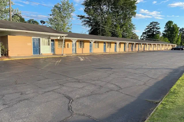 Photo 1 - Bel-Aire Motel Tuscaloosa