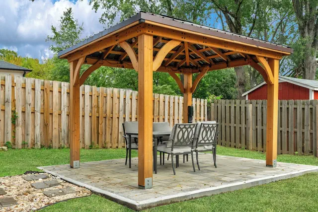 Photo 1 - Stylish 4BR Haven Backyard and Fire Pit