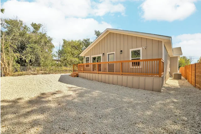 Photo 1 - Spacious & Homey 4br/3ba W/amenities Near Downtown
