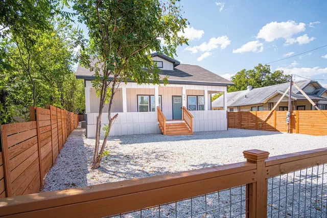 Photo 1 - Inviting 4br/2ba Near Downtown & Riverwalk