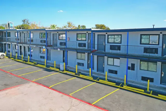 Photo 1 - Super 7 Inn By Oyo San Antonio N.W. Medical Center