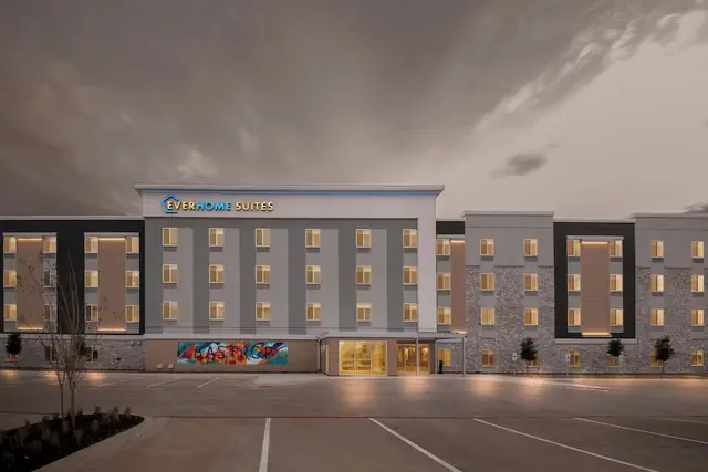 Photo 1 - Everhome Suites Bastrop By Choice Hotels
