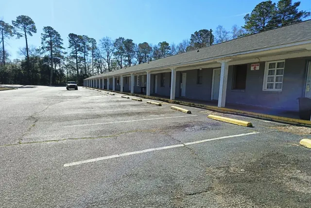Photo 1 - Crown Inn By Oyo Orangeburg Hwy 301