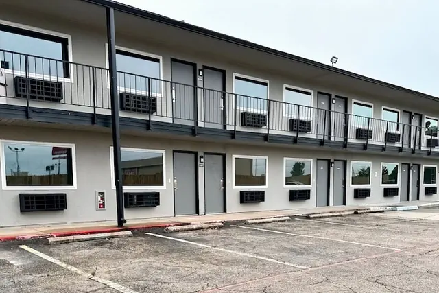 Photo 1 - Studio City Suites, A Travelodge By Wyndham