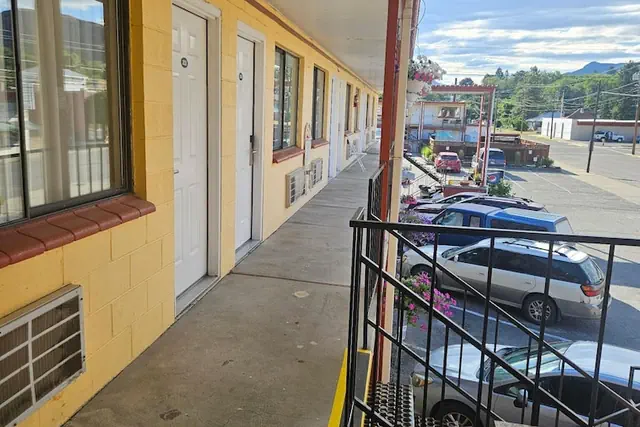 Photo 1 - Camaray Motel