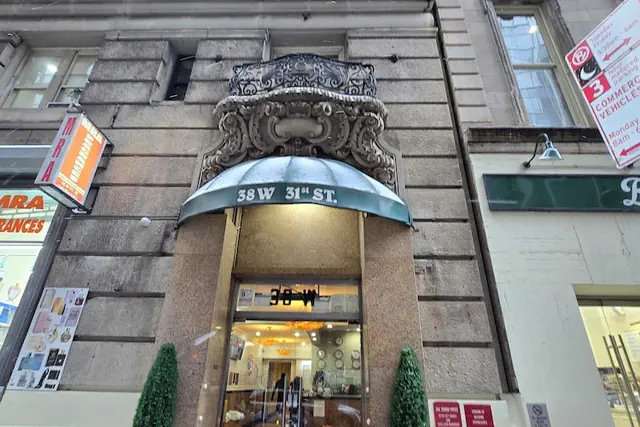 Photo 1 - Iconic Hotel