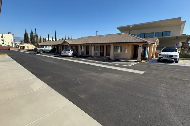 Photo 1 - Dutch Motel