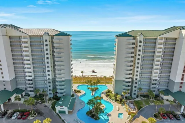 Photo 1 - Coastal Hideaway: Cozy Beachfront Studio Sleeps 4 With Stunning Views!