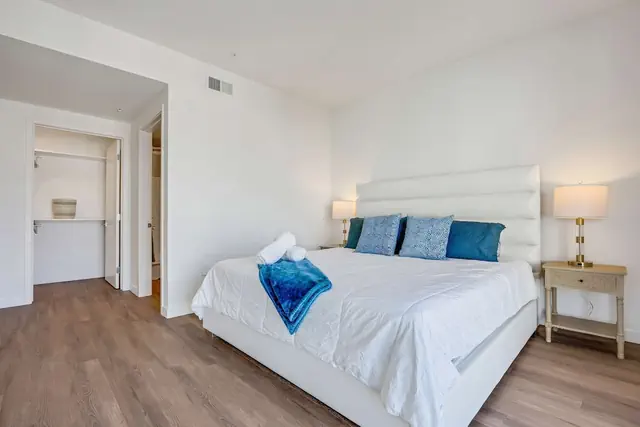 Photo 1 - Luxury 2BR by Oneluxstay