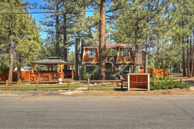 Photo 1 - 88 Acres Cottage in Big Bear w HotTub