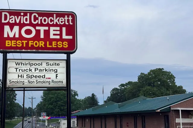 Photo 1 - David Crockett Motel