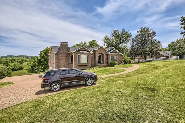 Photo 1 - 5 Acre 2500 Sqft Country House Near Nashville F2