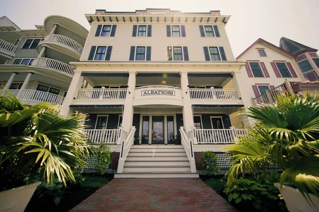 Photo 1 - Hotel Albatross