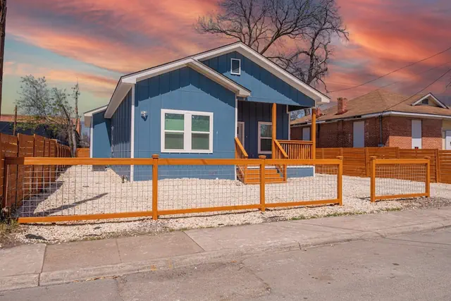 Photo 1 - Sleek 4br/3ba Urban Living w/ Downtown Views!
