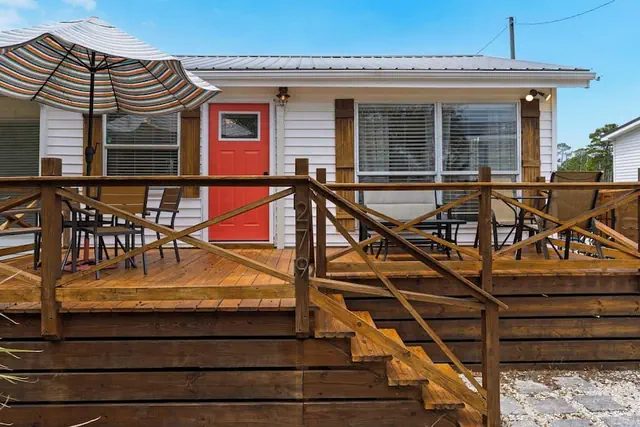 Photo 1 - 2BR Home, Private Heated Pool, 4 Bikes, Beach Access