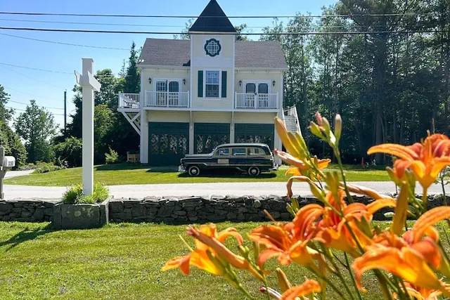 Photo 1 - Hotel Pemaquid