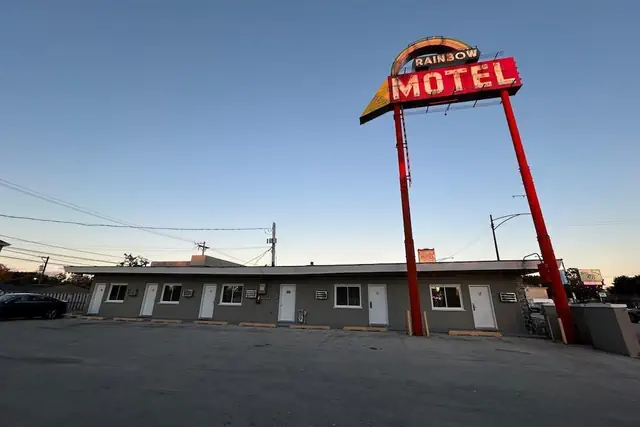 Photo 1 - Rainbow Motel