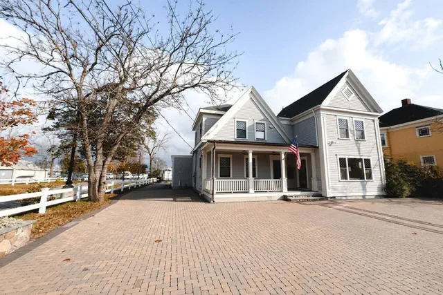 Photo 1 - Water Access 5-bed 2-bath Retreat