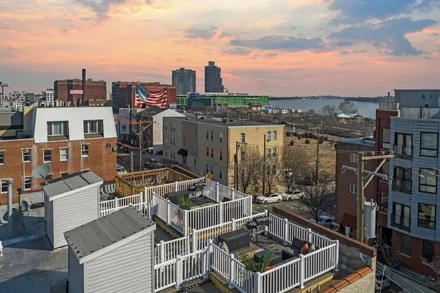 Photo 1 - Kid Friendly-Parking-Roof Deck