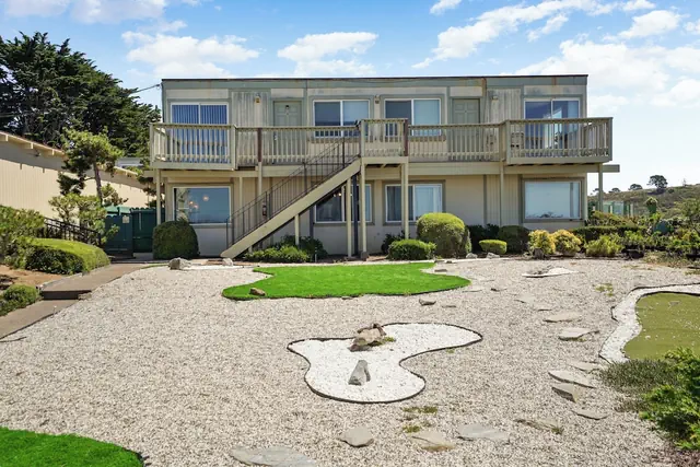 Photo 1 - Tranquil 2BR with Coastal Mountain Views
