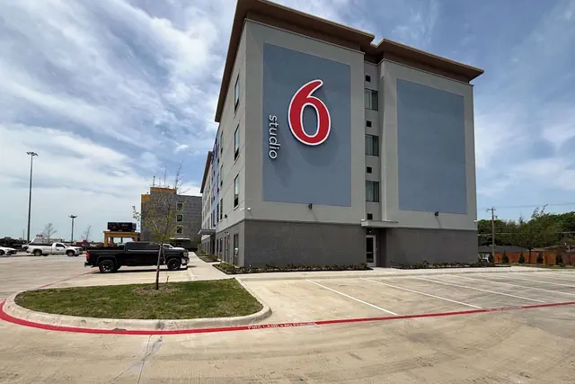 Photo 1 - Studio 6 Dallas, TX – Fair Park