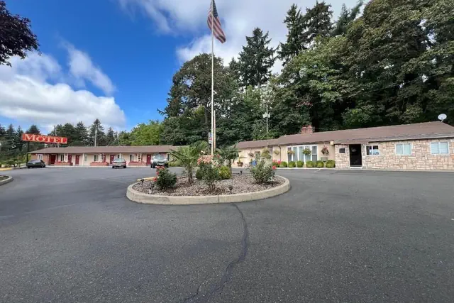 Photo 1 - Riverside Motel