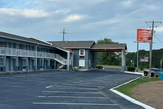 Photo 1 - Days Inn by Wyndham Camden AR