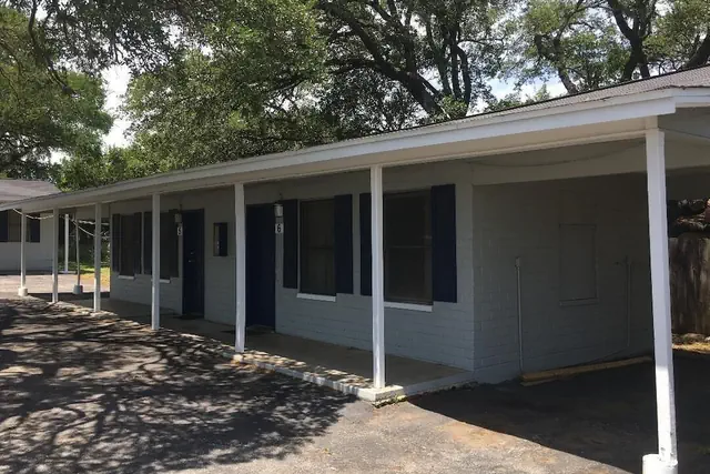 Photo 1 - La Vista Motel