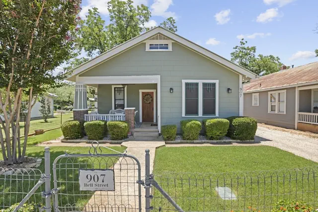 Photo 1 - 1929 Craftsman Charmer 2 Bedroom Home