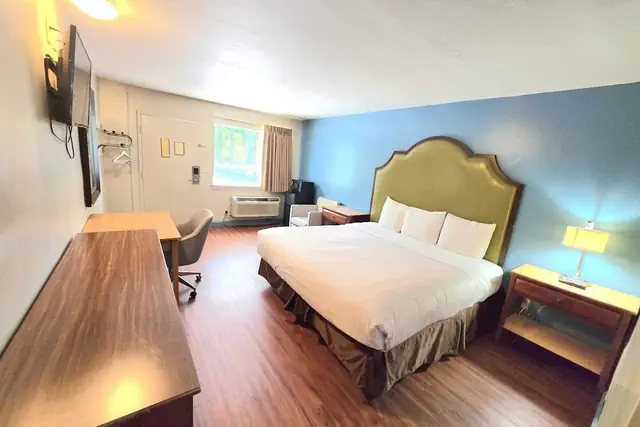 Photo 1 - Brentwood Inn Richmond South