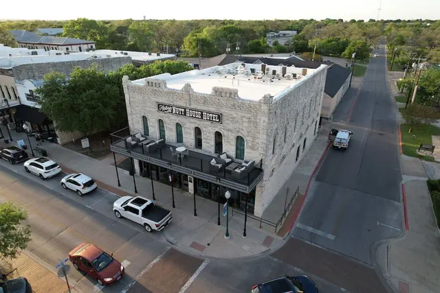 Photo 1 - Nutt House Hotel