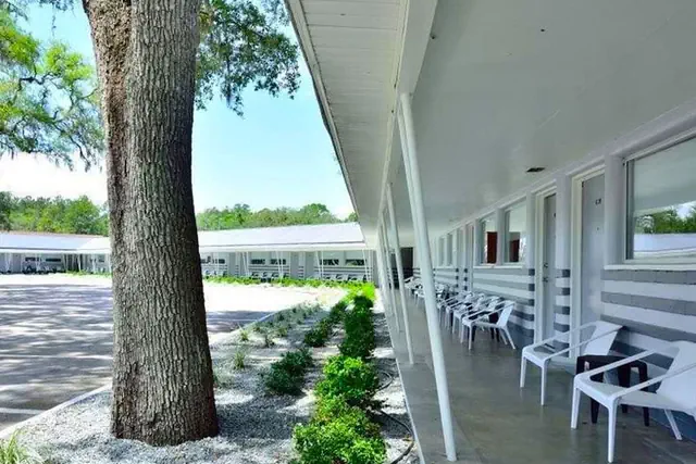 Photo 1 - Sun Plaza Motel