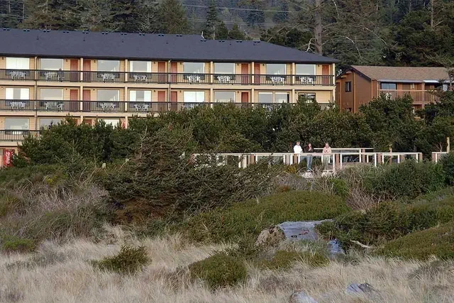 Photo 1 - Gold Beach Inn