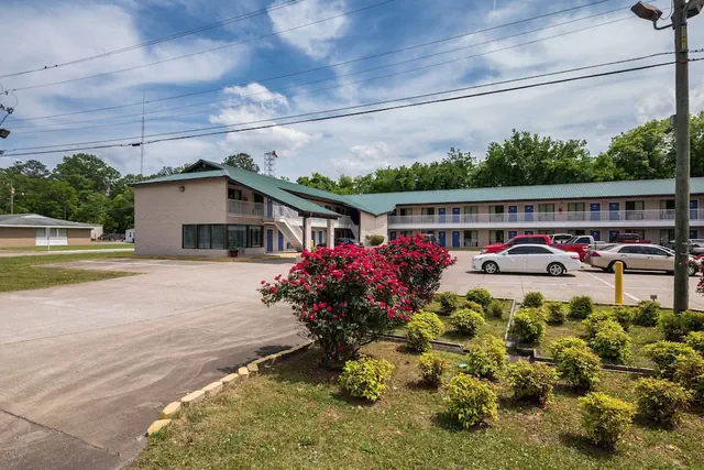 Photo 1 - Motel 6 Attalla, AL